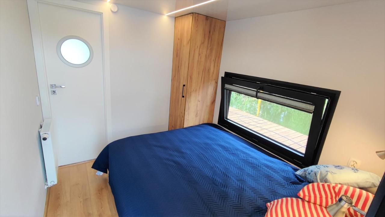 Houseboat Water King Apartament Plywajacy Dom Na Wodzie, 7 Os วรอตซวาฟ ภายนอก รูปภาพ
